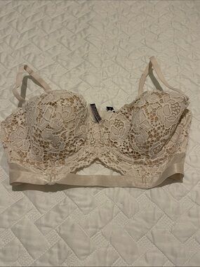 Victoria's Secret Cream Lace Underwire Bra